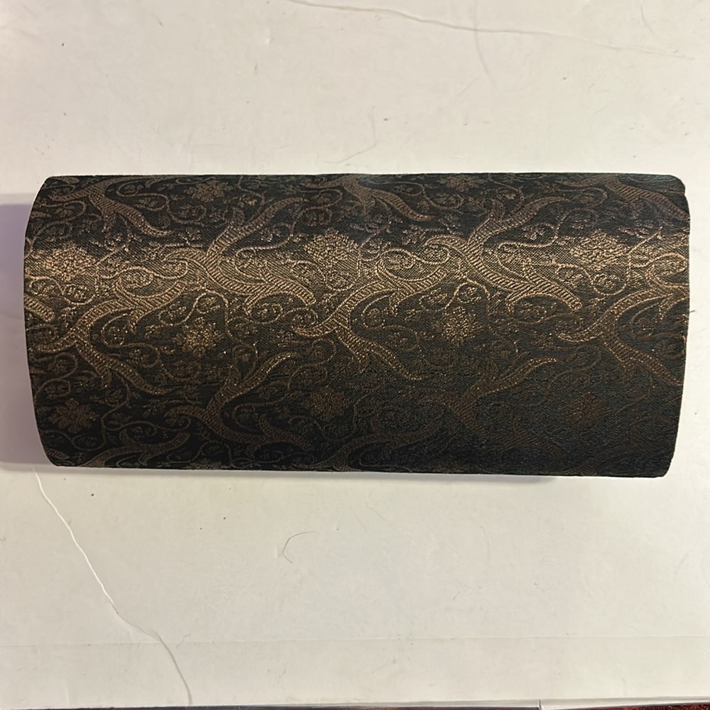Brown silk small clutch - Picture 2 of 3